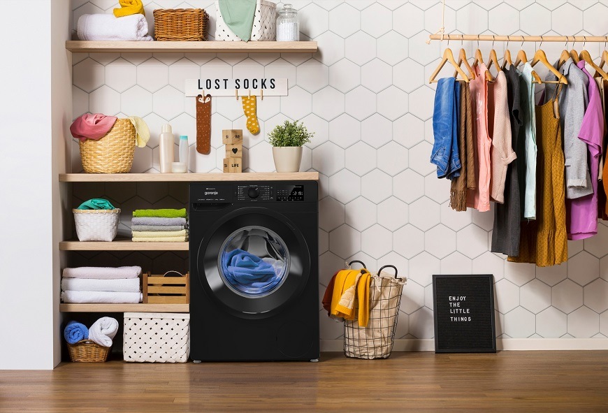 Vopred plnená práčka Gorenje WPNEI84A1SWB, čierna