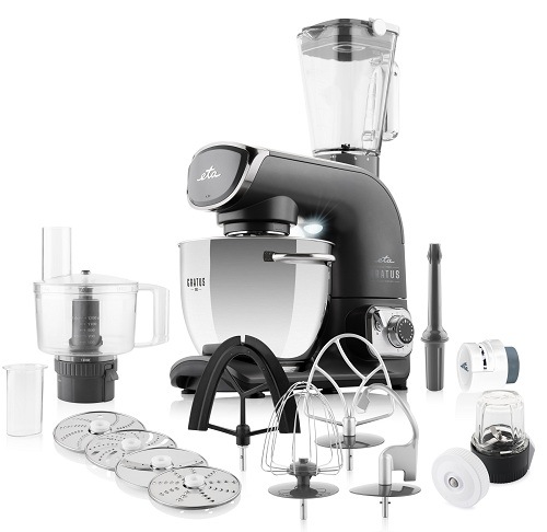 Kuchynský robot ETA Gratus EVO Origin II v antracitovej farbe s bohatým príslušenstvom. Sada obsahuje nerezovú misu, sklenený mixér, food processor so strúhadlami, hnetacie háky, šľahacie metly a brúsik na nože