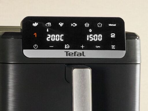 Detail displeja teplovzdušnej fritézy Tefal Easy Fry Crispy Stack EY7528E0