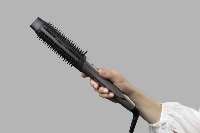 Žehliaca kefa Remington CB9800 PROluxe You™ Zdokonalený diamantový keramický povrch žehliacej kefy Remington