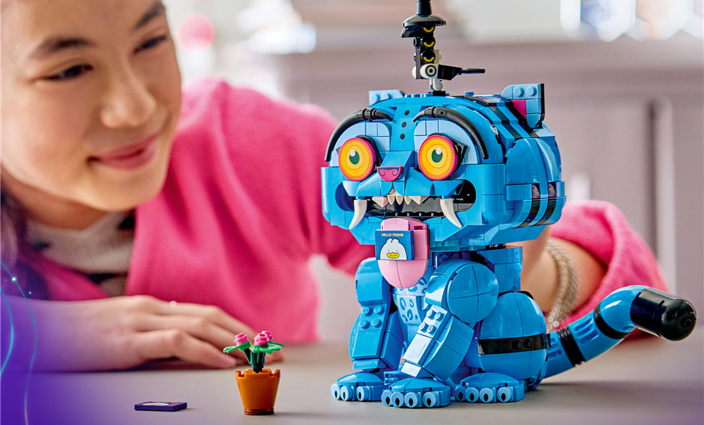 Stavebnica LEGO® 72537 KPop Demon Hunters Tiger Derpy a vták Sussie Dva milostné odkazy a kvetináč dopĺňajú filmové scénky, zatiaľ čo tajná priehradka v hlave ukryje drobnosti.