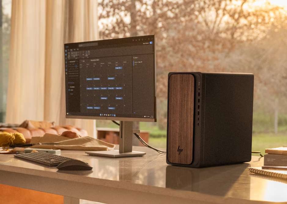 Stolný počítač HP OmniDesk AI PC M03-0006nc + Game Pass predplatné na 3 mesiace čierny/hnedý „“