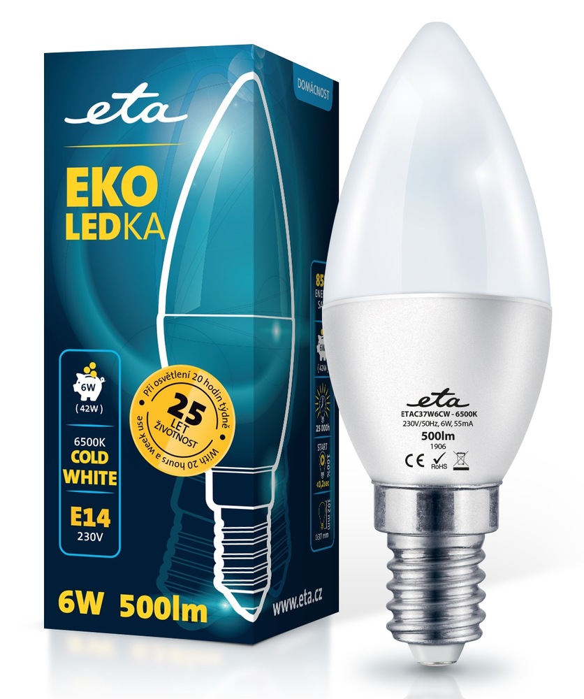 Sviečková LED žiarovka ETA EKO LEDka s päticou E14, príkonom 6W a svetelným tokom 500 lm vo farbe studená biela (6500K), zobrazená vedľa modro-žltej krabičky