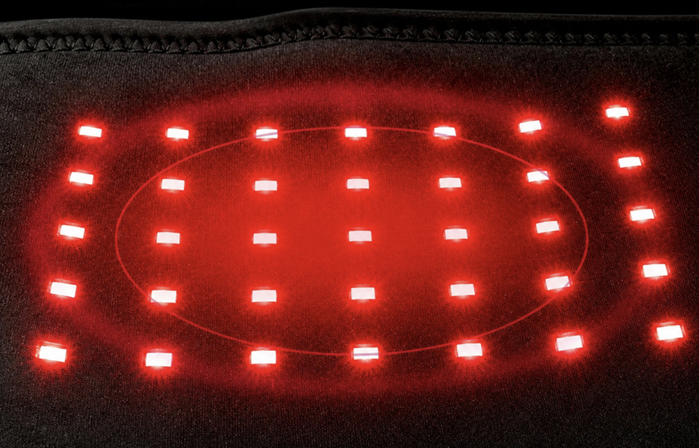 Masážny prístroj Reviber RV-MABP Zen Physio LED čierny Detail rozsvietených LED diód vo vnútri masážneho pásu Reviber Zen Physio LED