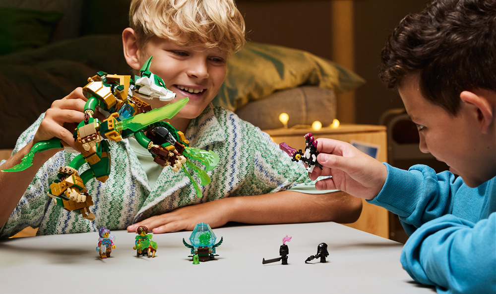 Stavebnica LEGO® DREAMZzz™ 71508 Líščí robotický strážca Robotického bojovníka možno premeniť na štvornohého líščieho strážcu s krídlami pre nové dobrodružstvá.