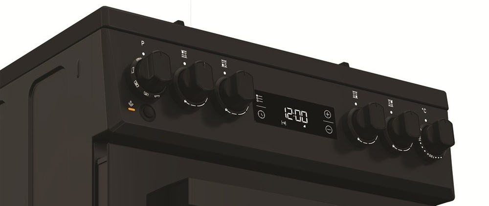 Kombinovaný sporák Whirlpool W5G8LMSWTB čierny Detail ovládacieho panelu a gombíkov sporáka K50 Whirlpool W5G8LMSWTB