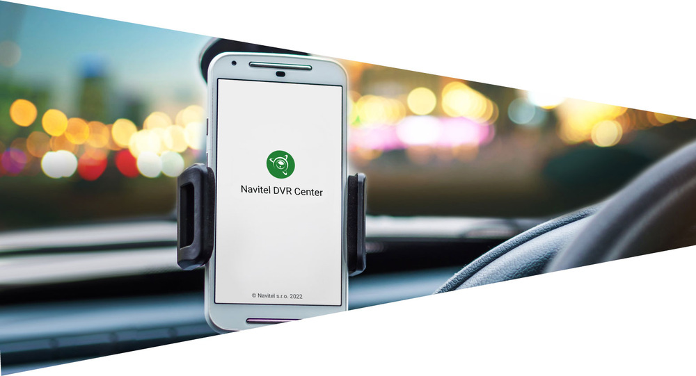 Integrovaný mikrofón a reproduktor umožní používať displej NAVITEL DS1020 pre handsfree volanie