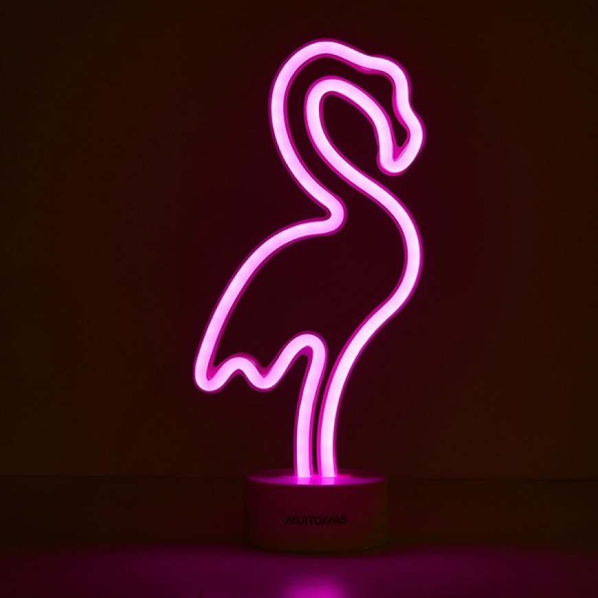 Dekoratívna LED Muitomas Flamingo umiestnená v interiéri