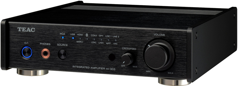 Zosilňovač Teac AI-303 čierny Pohľad šikmo spredu na zosilňovač Teac AI-303 s intuitívnym otočným ovládačom, ovládacími tlačidlami a LED indikátormi