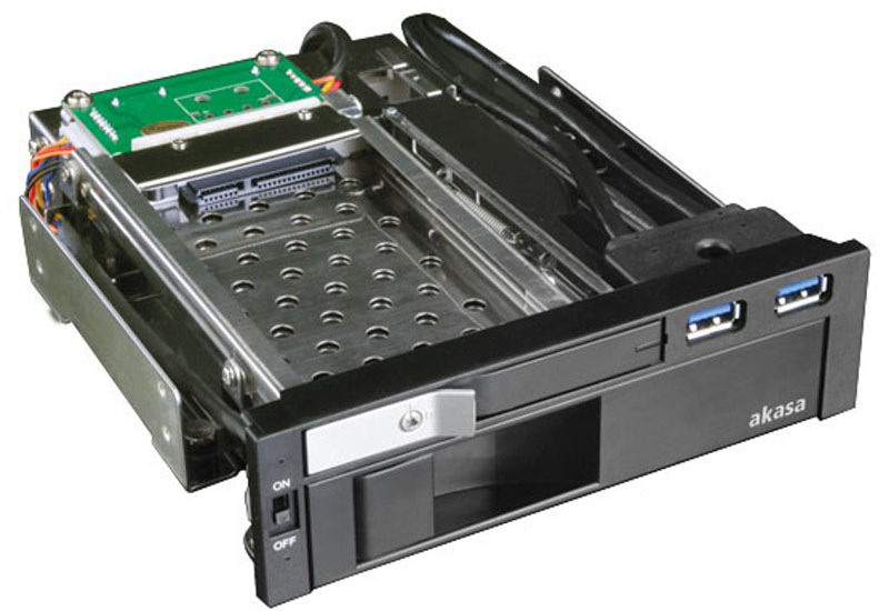 Interný dock pre 3,5" a 2,5" nosiče AKASA Lokstor M51 2.5" & 3.5" SATA HDD Dock v 5.25" PC Bay, USB 3.0 pass through, čierna farba