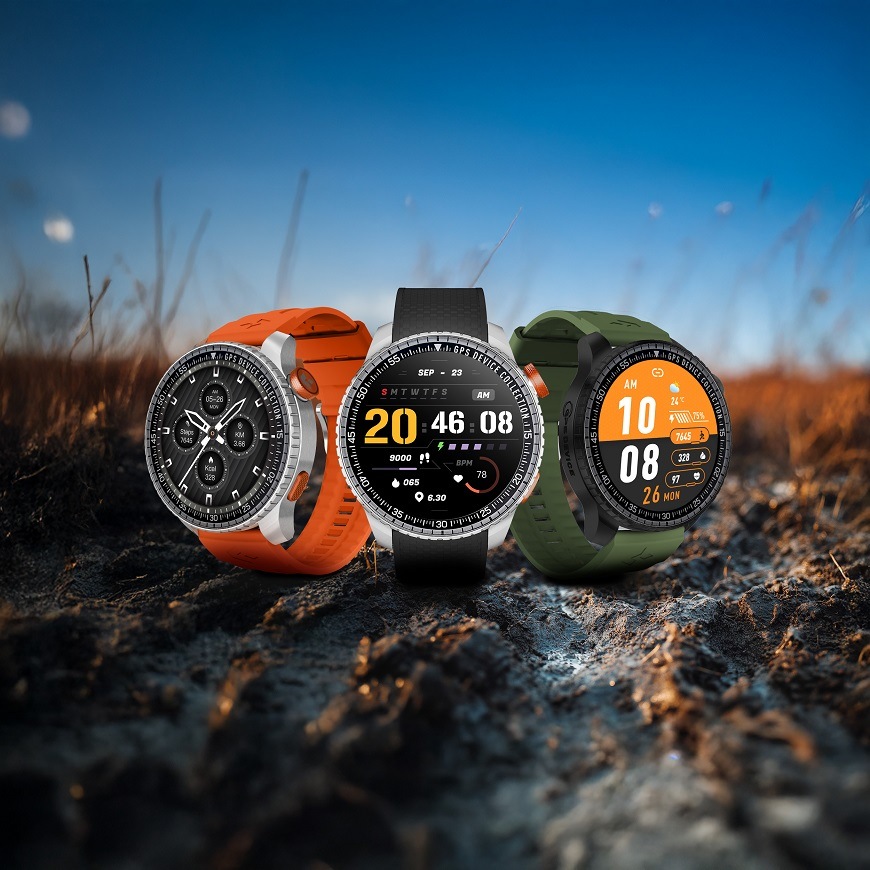 Chytré hodinky Garett Compass GPS – hodinky položené na kameni v horskom teréne so zobrazením funkcií