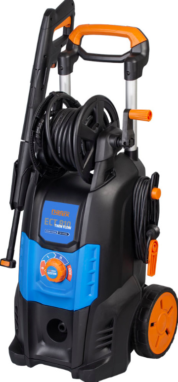 Vysokotlakový čistič Narex ECT 810 Zadný pohľad na Narex ECT 810 Twin Flow s navijakom hadice a kolieskami