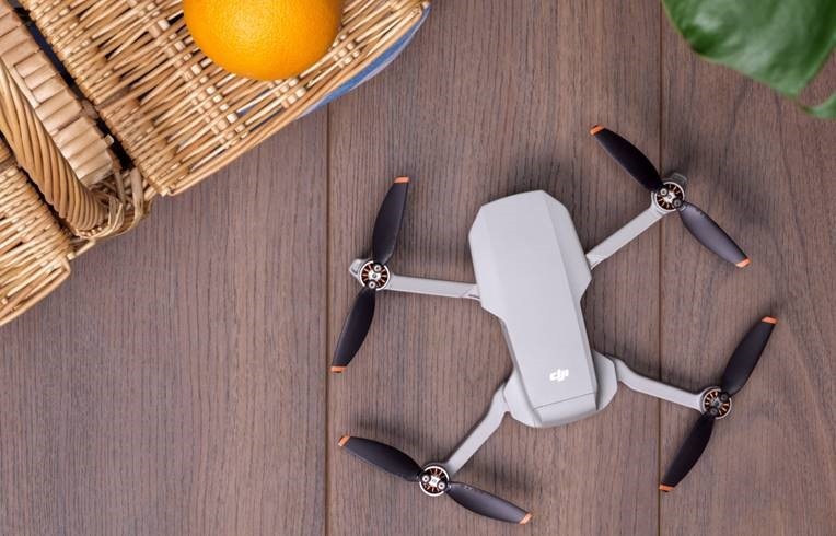 Dron DJI Mini 2 Fly More Combo sivý Dron DJI Mini 2 Fly More Combo sivý