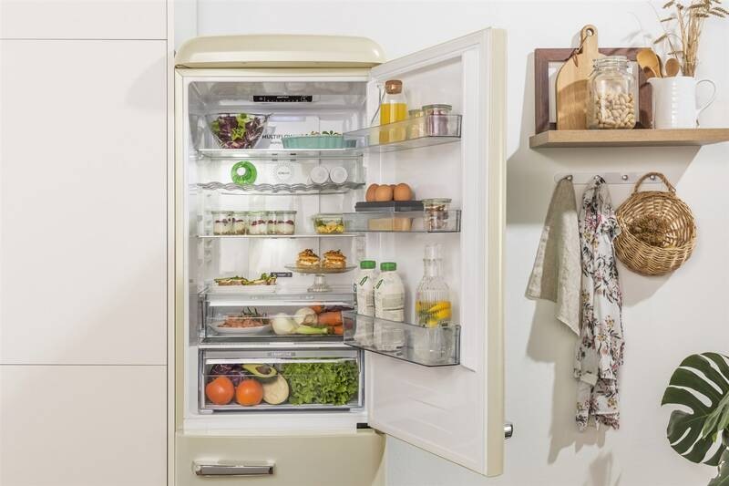 Chladnička s mrazničkou Gorenje Retro ONRK619DC-L krémová