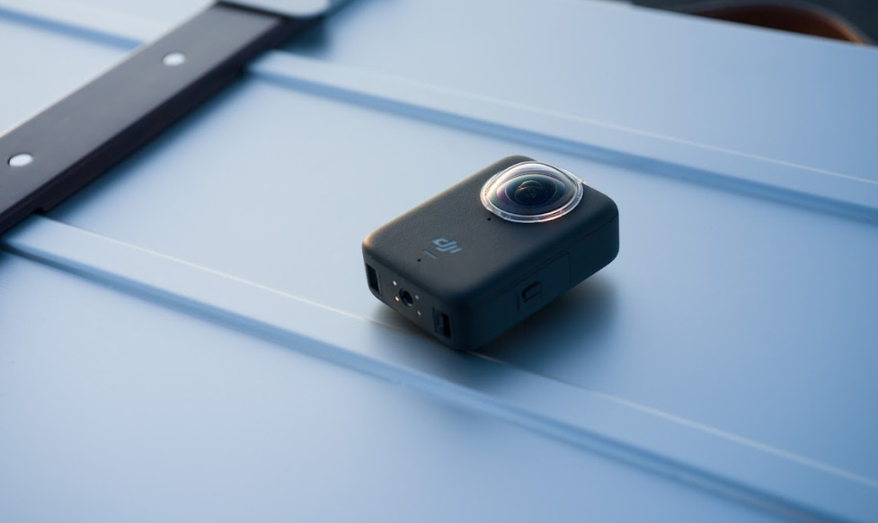 Outdoorová kamera DJI Osmo 360 Adventure Combo Hiking Bundle čierna