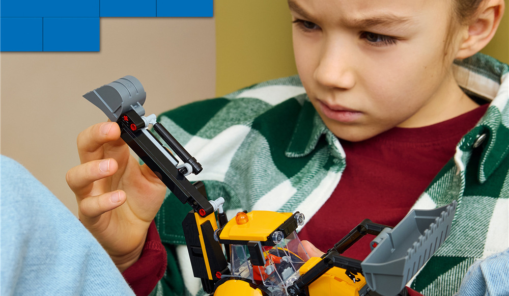 Stavebnica LEGO® City 60480 Žlutý nakladač s rypadlem Predná lopata, zadné rýpadlo a výsuvné stabilizačné nohy umožnia deťom napodobniť prácu skutočného stroja.
