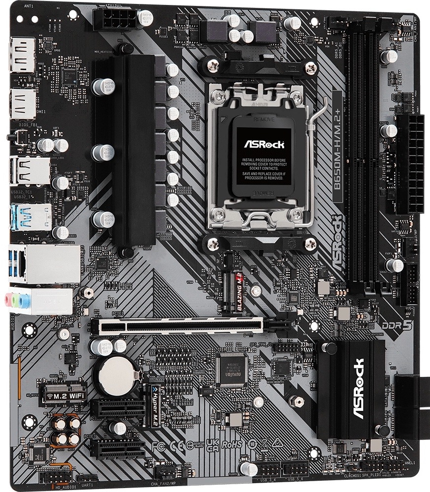 Základná doska ASRock B650M-H/M.2+ Hore je pätica AMD AM5 pre procesor, vedľa nej dva dlhé sloty DDR5. Dole je jeden dlhý PCIe x16 pre grafiku a dva krátke PCIe x1. Uprostred sú dve pozície M.2 pre SSD, na boku štyri SATA konektory. Na okrajoch sú napájacie konektory, konektory pre ventilátory a blok zadných portov (USB, LAN, HDMI/DP).