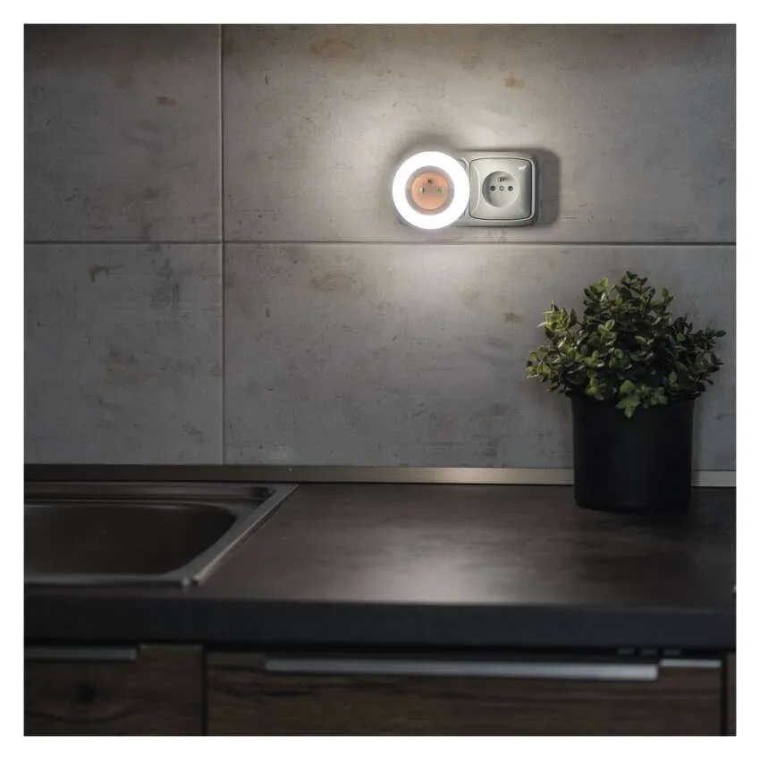 Nočné svetlo EMOS LED P3320 s fotosenzorom do zásuvky Nočné svetlo EMOS LED P3320 s fotosenzorom do zásuvky