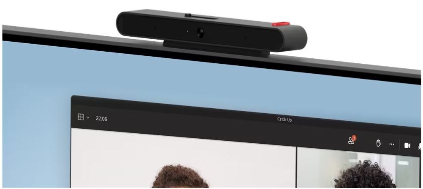 Monitor Lenovo ThinkCentre TIO-24 Gen 5 je vybavený integrovanou web kamerou a mikrofónom pre kvalitné hovory a videokonferencie.