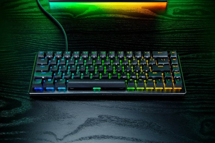Klávesnica Razer Huntsman V3 HE Magnetic Mini 65% 8KHz, US Layout čierna Herná zostava s klávesnicou Razer Huntsman V3 HE Magnetic Mini 65% a monitorom