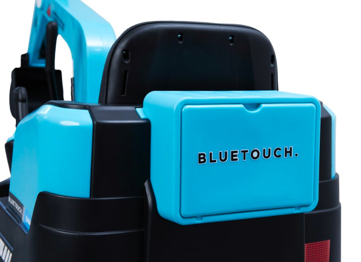 Detail zadného úložného boxu detského bagru BLUETOUCH