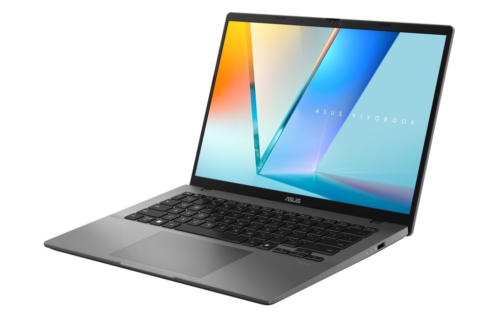 Notebook Asus Vivobook S14 strieborný Otvorený a zapnutý notebook ASUS Vivobook S 14 otočený doľava