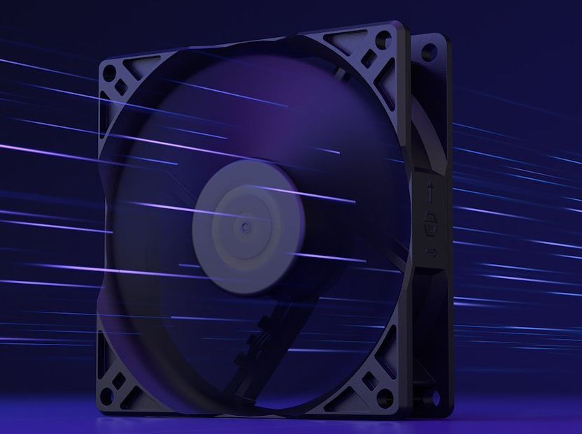 Ventilátor ENDORFY Zephyr 92 čierny Na obrázku je Ventilátor ENDORFY Zephyr 92 v „akčnej“ produktovej grafike. Ventilátor je čierny a štvorcový, uprostred má kruhový stred a lopatky sú rozmazané, ako by sa rýchlo točili. Cez celý obrázok vedú modrofialové svetelné čiary, ktoré znázorňujú prúdenie vzduchu. Pozadie je tmavé, takže ventilátor pôsobí ako zvýraznený v prúde vzduchu.