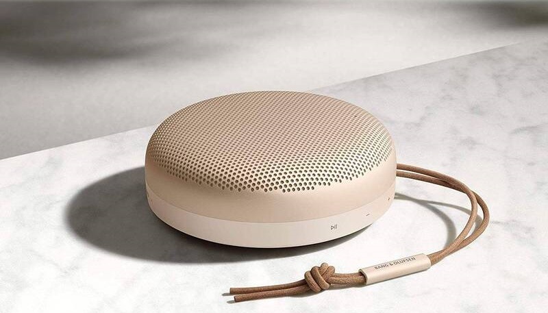 Prenosný reproduktor Bang & Olufsen Beosound A1 (2nd Gen) zlatý Prenosný reproduktor Bang & Olufsen Beosound A1 (2nd Gen) zlatý