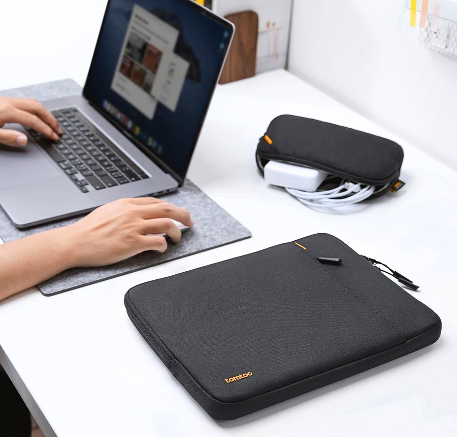 Puzdro na notebook tomtoc Sleeve Kit na 13" MacBook Pro / Air čierne