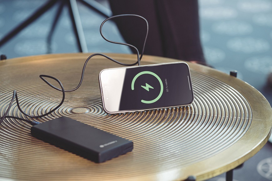 Bezdrôtová nabíjačka GoGEN s magsafe funkciou a kovovým držiakom čierna Bezdrátová nabíječka GoGEN s Magsafe, černá