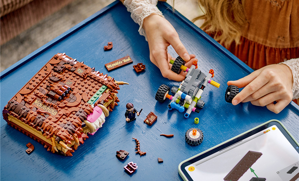 Stavebnica LEGO® Harry Potter™ 76449 Hryzající kniha Obludné obludárium Stavebnica so 518 dielikmi poteší deti od 9 rokov a ponúka aj aplikáciu LEGO Builder pre stavanie v 3D.