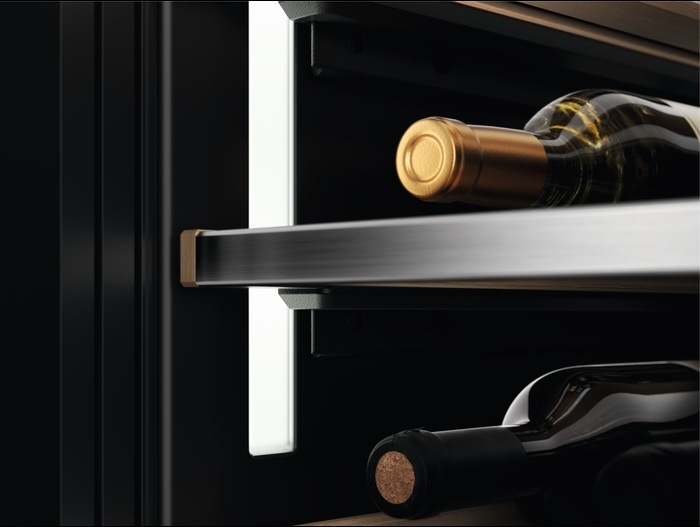 Vínotéka Electrolux EWUD040B8B čierna Electrolux EWUD040B8B, černá