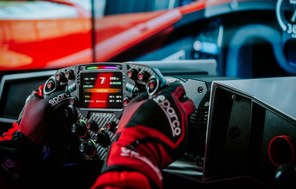 Základňa Moza Racing R12 V2 (PC) hliník Moza Racing R12 V2 (PC) zaujme aj hliníkovým šasi