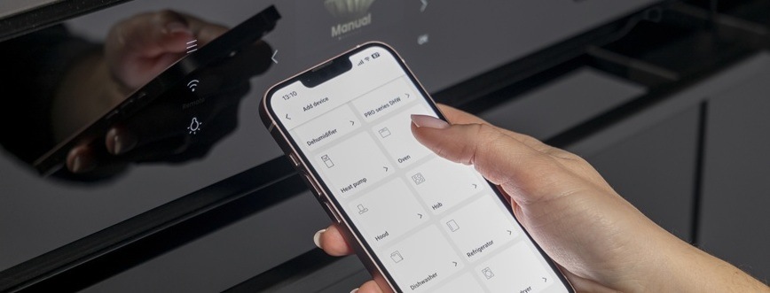 Rúra Hisense BI614P8B čierna Rúra Hisense BI614P8B s funkciou šikovného prepojenia ponúka možnosť vzdialeného ovládania cez mobilnú aplikáciu ConnectLife, vďaka čomu je možné jednoducho spravovať nastavenia aj kontrolovať priebeh pečenia odkiaľkoľvek.