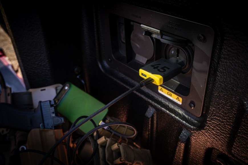Nabíjačka do siete Tactical Minimi GaN 45W, 1×USB-A/1×USB-C čierna/žltá Nabíjačka do siete Tactical Minimi s technológiou GaN nabíja mobilný telefón