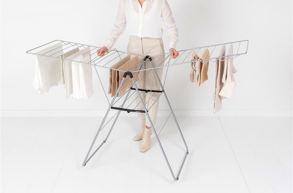 Sušiak na bielizeň Brabantia HangOn, 25 m, Metallic Grey strieborný Sušiak na bielizeň Brabantia HangOn, 25 m, Metallic Grey strieborný