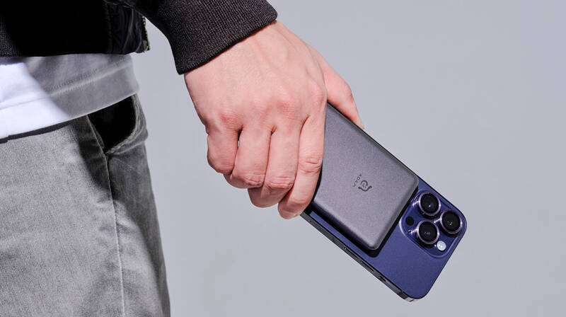 Powerbank ADAM Elements GRAVITY C5 5000 mAh sivá Powerbank ADAM Elements GRAVITY C5 5000 mAh sivá