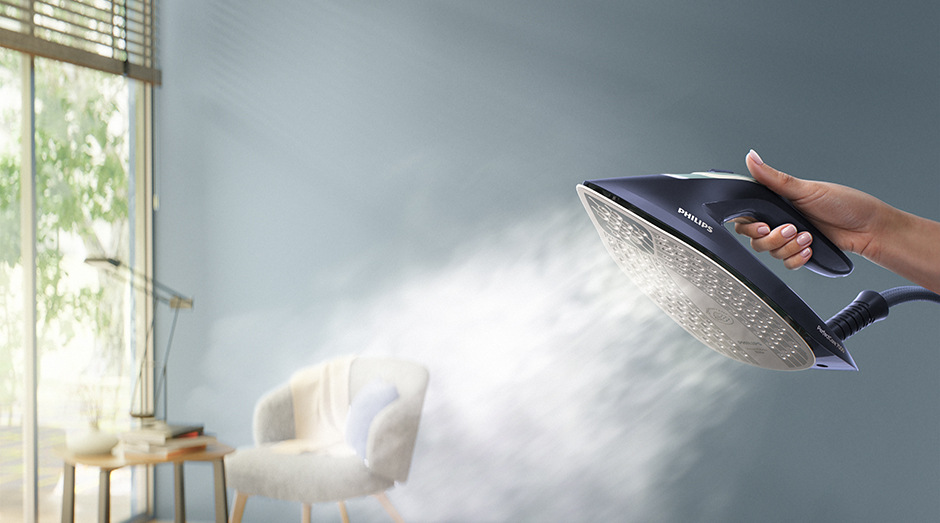 Žehliaci systém Philips 7200 Series PSG7200/20 tmavo modrá farba Silný prúd pary vychádzajúci z žehliaceho systému Philips PSG7200/20 7200 Series