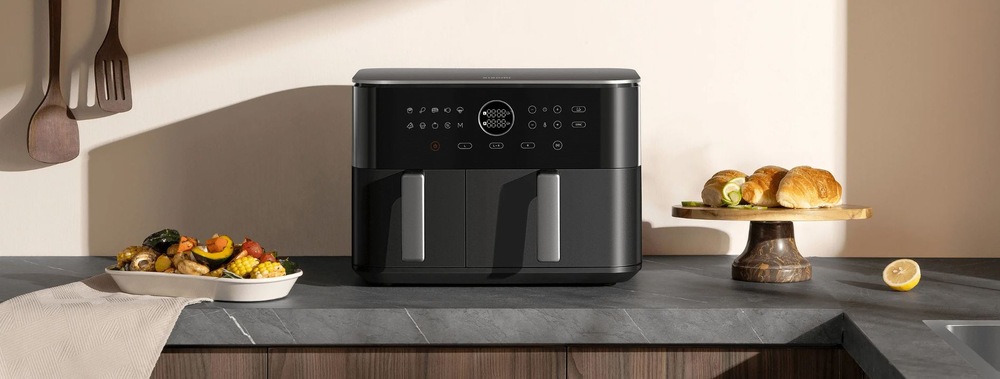 Fritéza teplovzdušná Xiaomi Dual Zone Air fryer 10 l čierna Fritéza Xiaomi na stole s jedlom