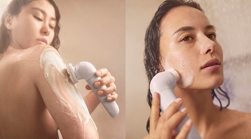 Koláž použitia dámskeho holiaceho strojčeka Philips BRE748/00 s exfoliačným nástavcom pri starostlivosti o pokožku, vľavo čistení ramena s penou a vpravo jemná starostlivosť o pleť na tvári.