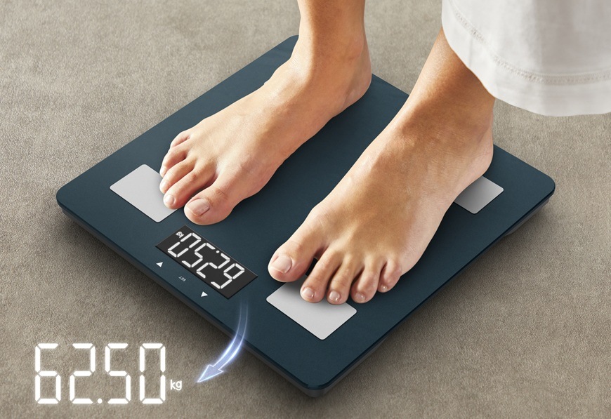 Osobná váha Tefal BM2600V0 Body Up 3 modrá Osobná váha Tefal BM2600V0 Body Up 3 s prehľadným digitálnym displejom pri meraní telesnej hmotnosti.