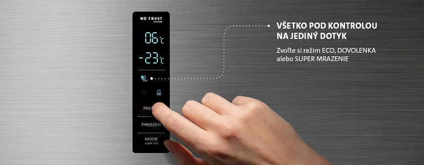 Banner chladničky ETA s detailom na digitálny dotykový ovládací panel na dverách. Ľudská ruka sa dotýka displeja, ktorý ukazuje nastavené teploty 06 °C a -23 °C. Text: Všetko pod kontrolou na jediný dotyk. Zvoľte si režim ECO, DOVOLENKA alebo SUPER MRAZENIE. Banner chladničky ETA s detailom na digitálny dotykový ovládací panel na dverách. Ľudská ruka sa dotýka displeja, ktorý ukazuje nastavené teploty 06 °C a -23 °C. Text: Všetko pod kontrolou na jediný dotyk. Zvoľte si režim ECO, DOVOLENKA alebo SUPER MRAZENIE.