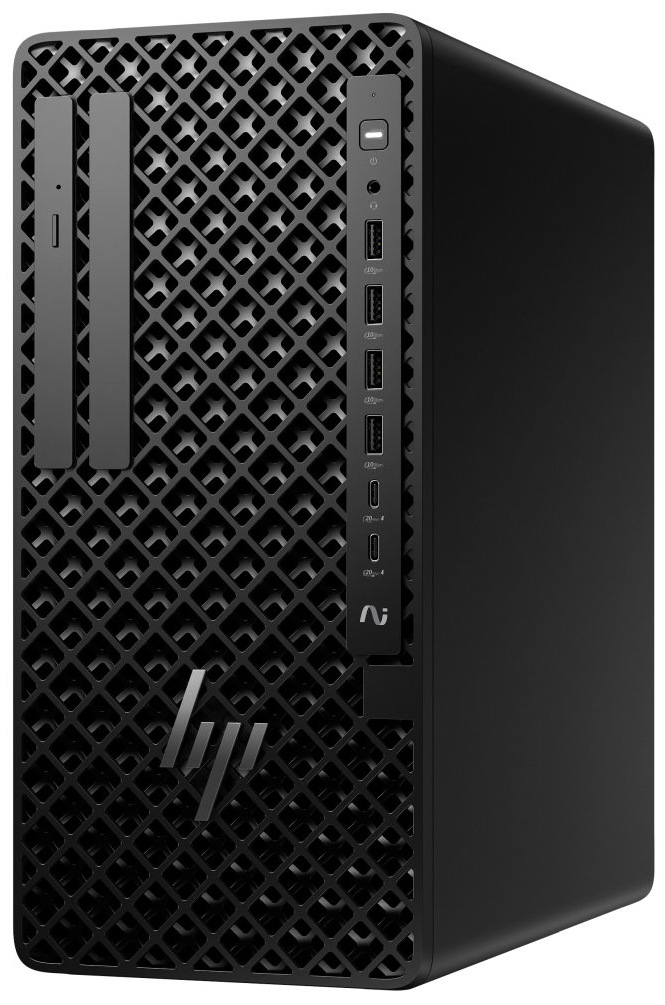 Stolný počítač HP Z1 Tower G1i čierny Na obrázku je čierny stolný počítač HP Z1 Tower G1i zachytený šikmo spredu. Predný panel tvorí výrazná mriežka s kosoštvorcovým vzorom, ktorá zaberá takmer celé čelo. Vľavo sú dve zvislé záslepky alebo pozície pre mechaniku a vpravo úzky ovládací panel s tlačidlom zapnutia, konektorom pre slúchadlá, niekoľkými USB portami a dvoma USB-C portami. V spodnej časti čela je lesklé logo HP.