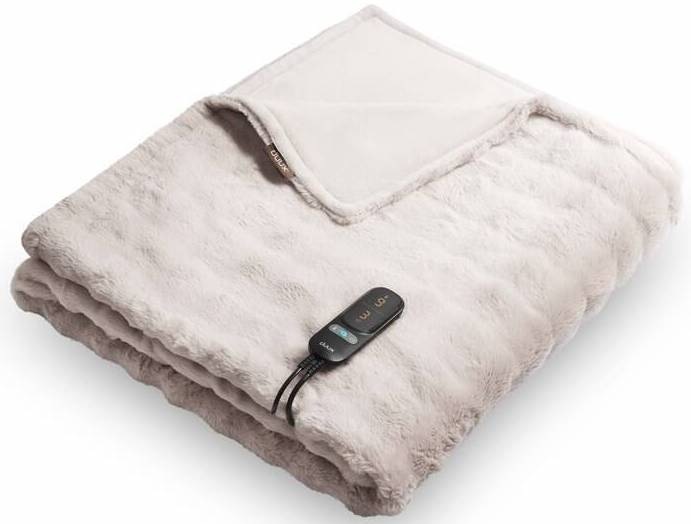 Sivá vyhrievacia deka Duux DXOB12 Yentl Cuddle 200×200 cm z mäkkého chlpatého polyesteru, zložená s odnímateľným ovládačom a rovnomernou distribúciou tepla.