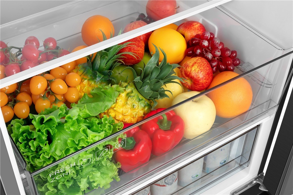 Chladnička s mrazničkou TCL RP350BWE0 biela Priestranná zásuvka Fresh Zone pre prehľadné uloženie ovocia, zeleniny a čerstvých potravín