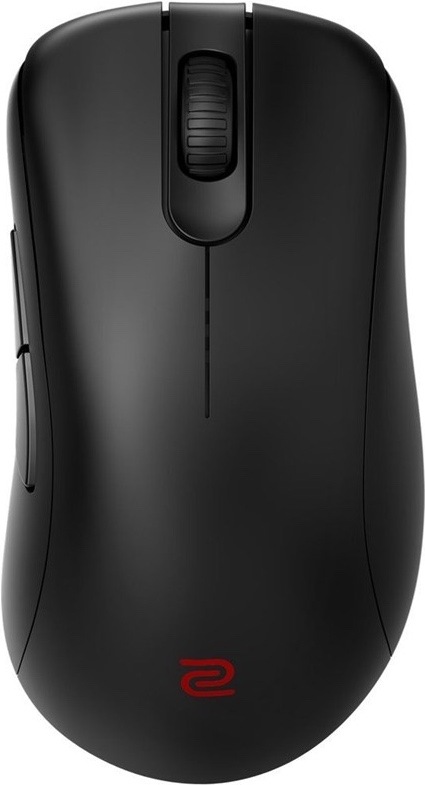 Na obrázku je bezdrôtová herná myš ZOWIE by BenQ EC1-DW v čiernom prevedení. Je zachytená zhora, má jednoduchý ergonomický tvar pre pravú ruku a matný čierny povrch bez výrazných ozdôb. Uprostred je rolovacie koliesko, po ľavej strane sú čiastočne vidieť dve bočné tlačidlá. V spodnej časti myši je malé červené logo ZOWIE.