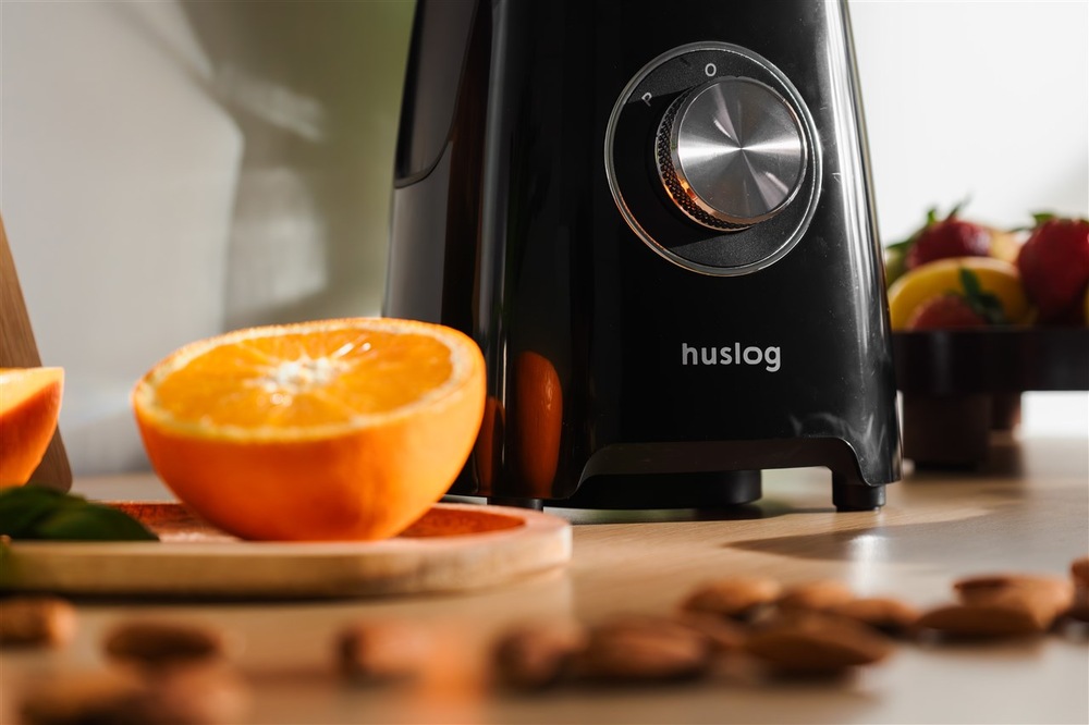 Stolný mixér Huslog HUS1007 sa ľahko ovláda pomocou praktického gombíka