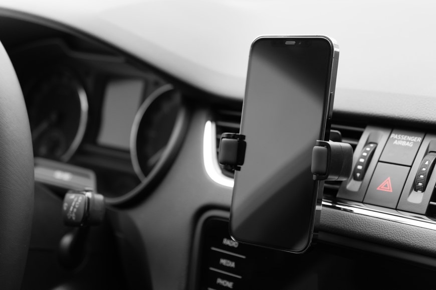Držiak na mobil FIXED Roll 2 Vent s uchytením do mriežky ventilácie čierny Držiak na mobil FIXED Roll 2 Vent s uchytením do mriežky ventilácie - čierny