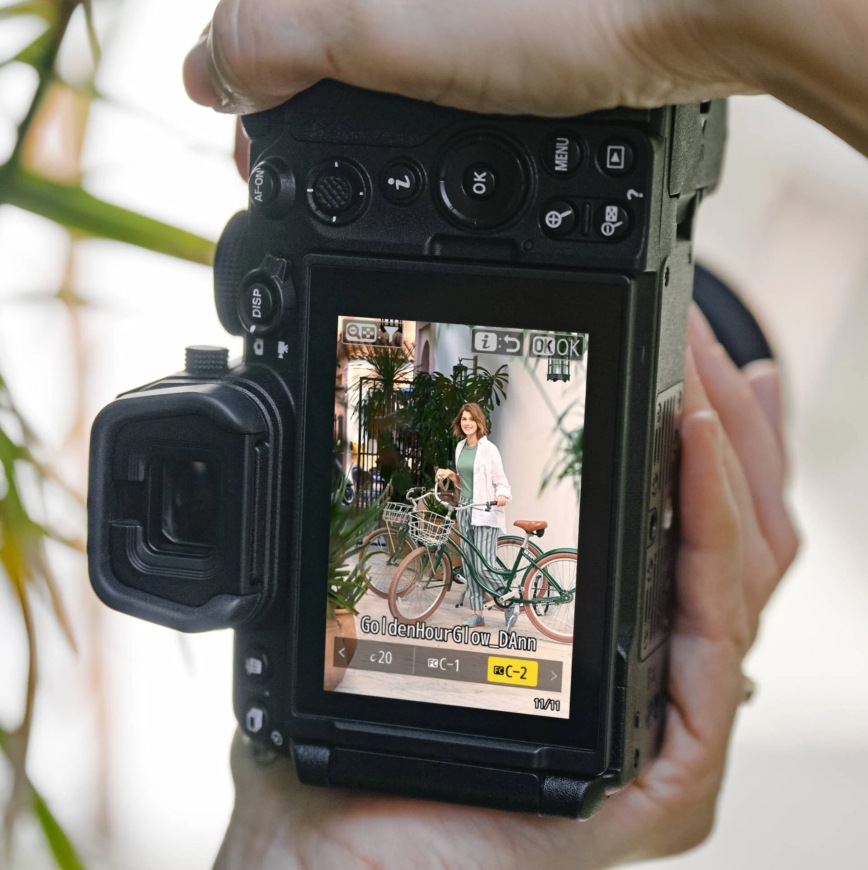 Digitálny fotoaparát Nikon Z 5II + 24-105 mm f/4-7.1 čierny Detail zadnej strany mirrorless fotoaparátu Nikon Z 5II s veľkým displejom