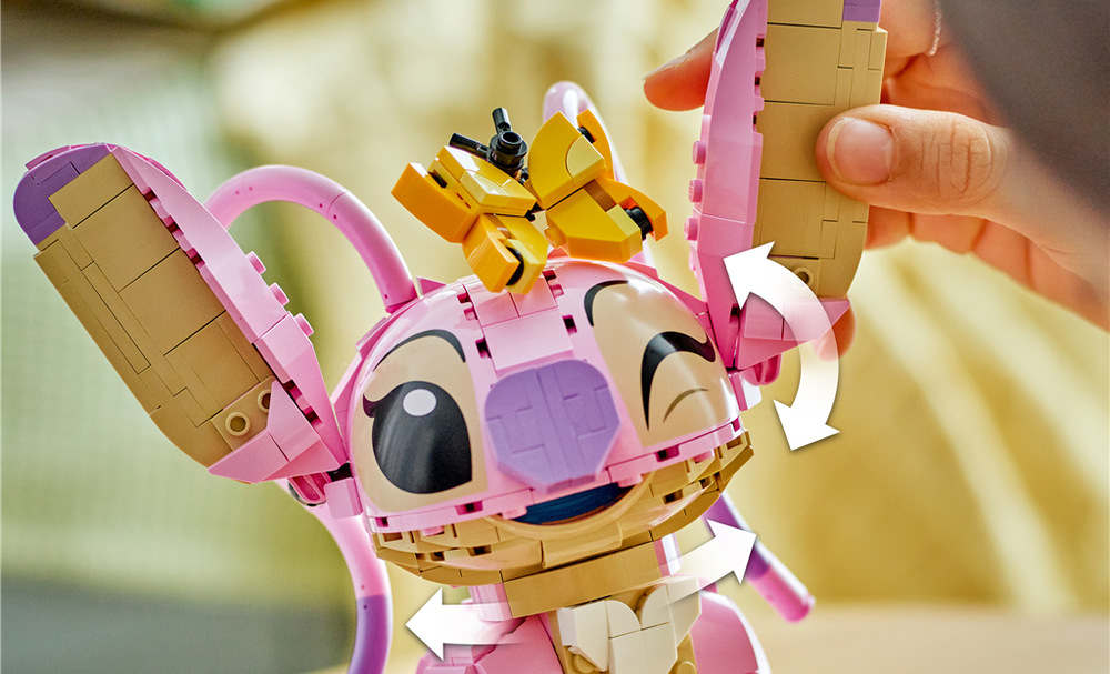 Stavebnica LEGO® │ Disney 43257 Andílek Pohyblivá hlava, uši a tykadlá umožňujú Anjelikovi zakaždým vytvoriť inú pózu a výraz.